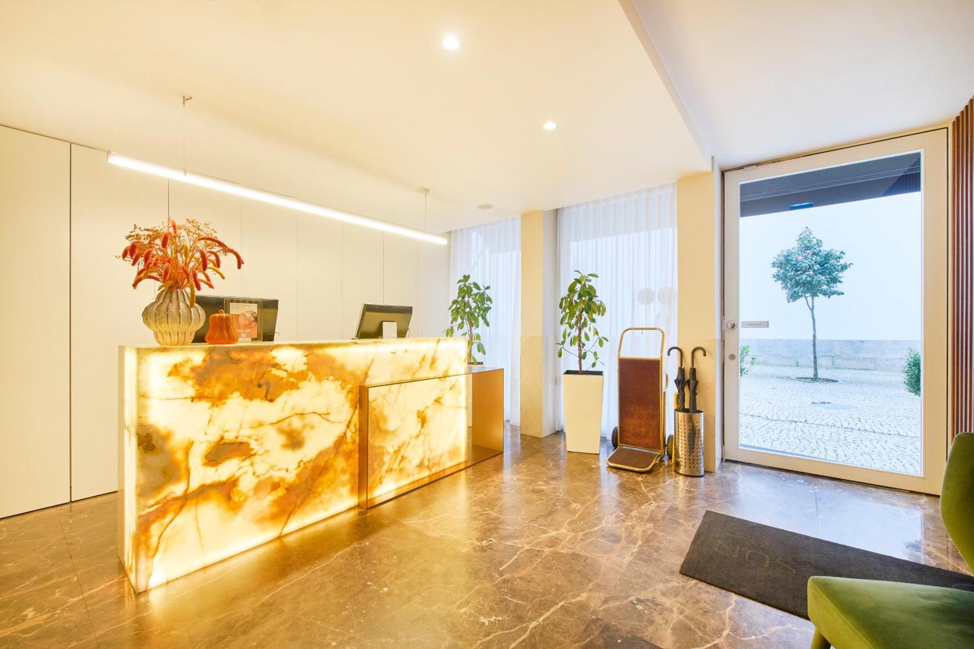 Hotel Moon&Sun Braga Bagian luar foto