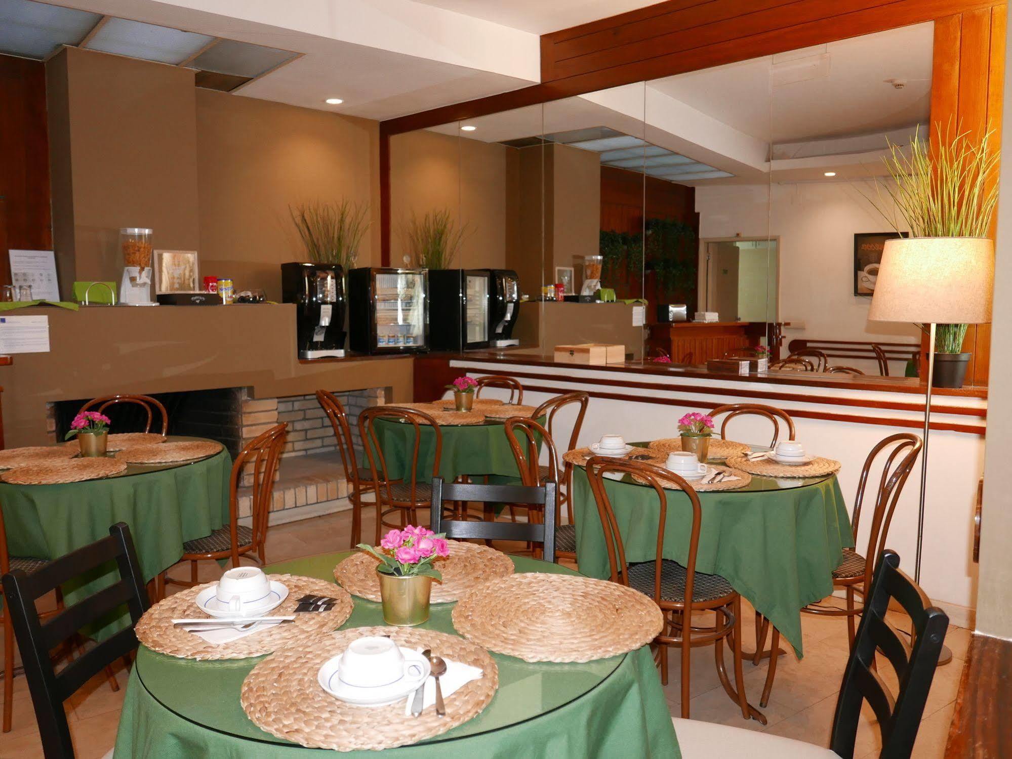 Hotel Moon&Sun Braga Bagian luar foto